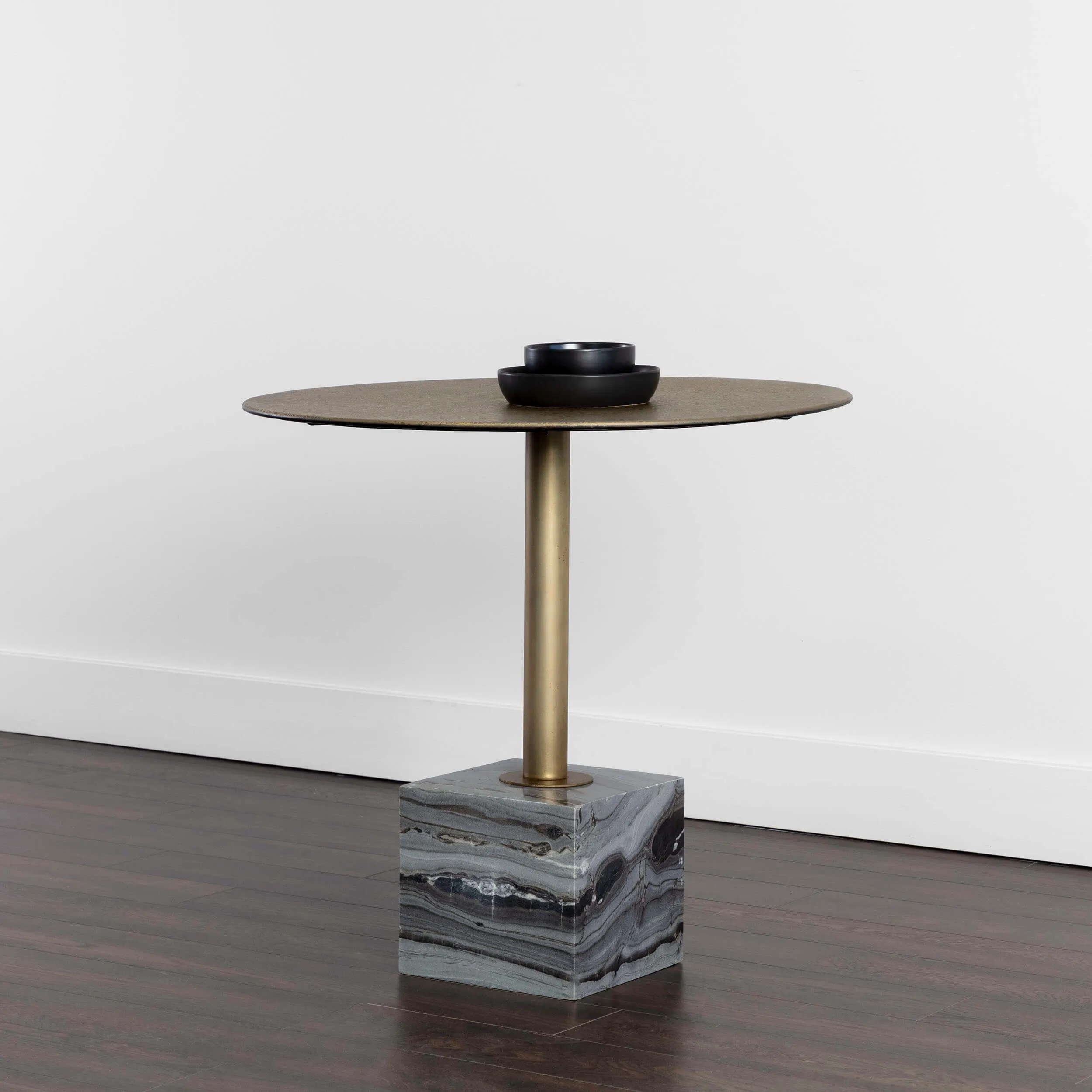 Kata 32" Round Bistro Table, Grey Marble